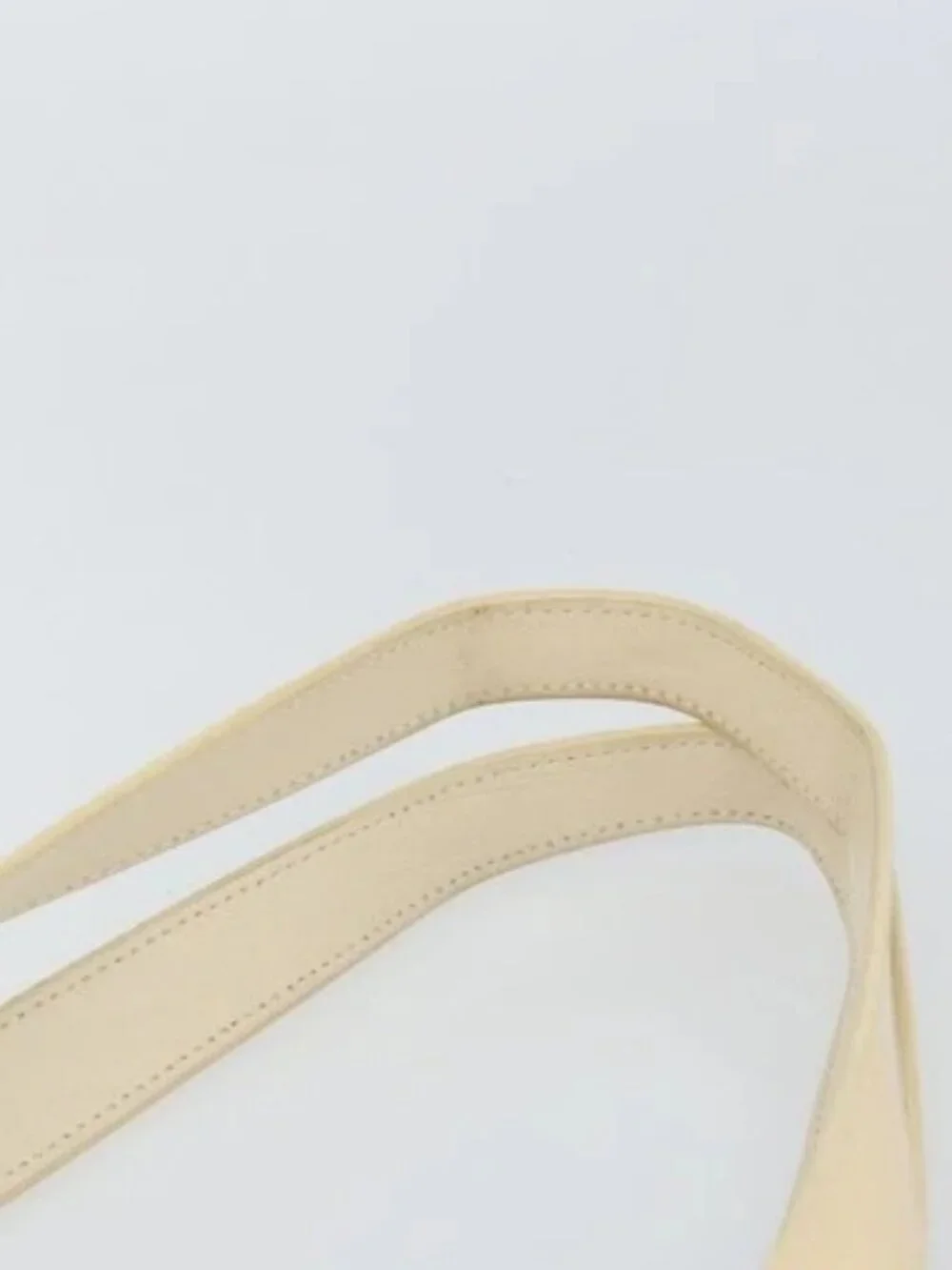 CHANEL Camelia Shoulder Bag Patent leather Ivory Gold CC Auth 161438